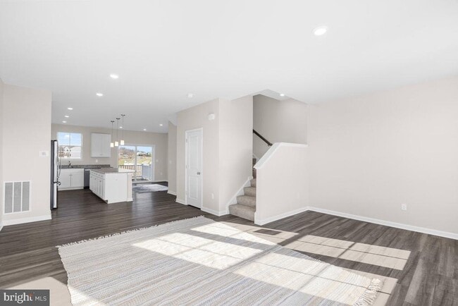 Building Photo - 569 Seeback Dr