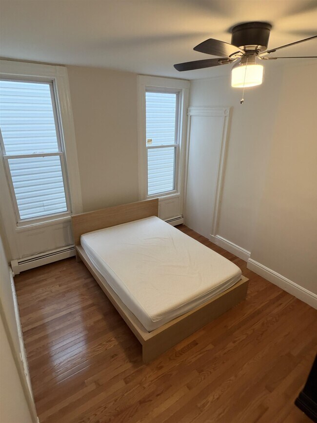 Building Photo - 317 21st St