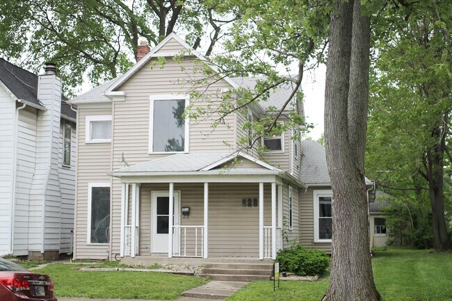 Primary Photo - 830 W North St