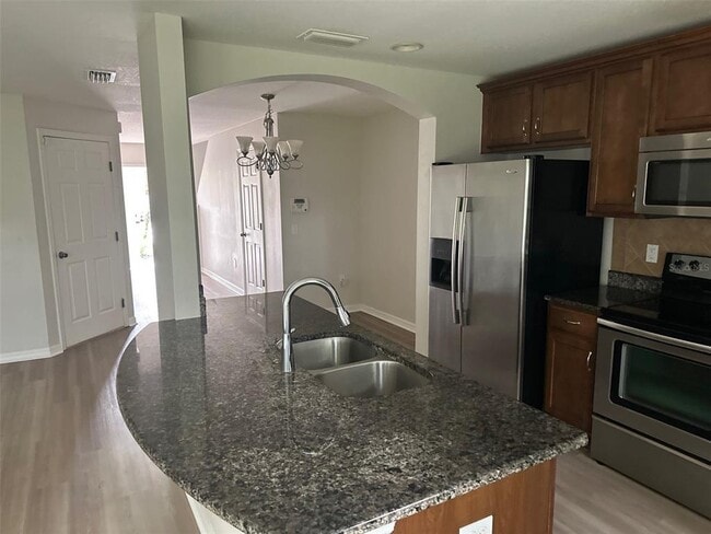 Building Photo - 2800 Birchcreek Dr