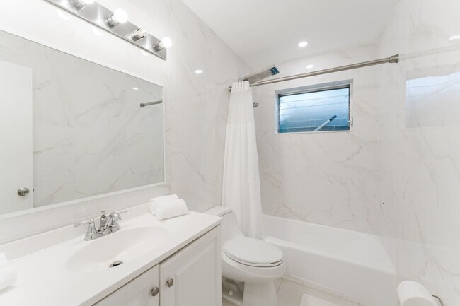 Building Photo - 4017 Monroe St