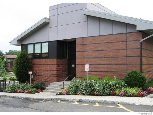 Building Photo - 12 Charles Ln