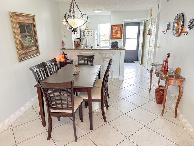 Building Photo - 2222 N Cypress Bend Dr