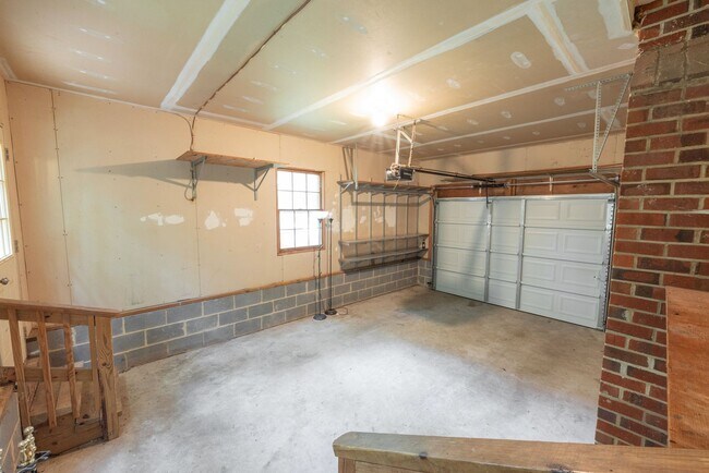 Building Photo - Charming 3 Bedroom Single-Family Home for Rent in Chester!