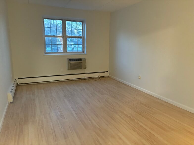 Bedroom - 4 Consulate Dr