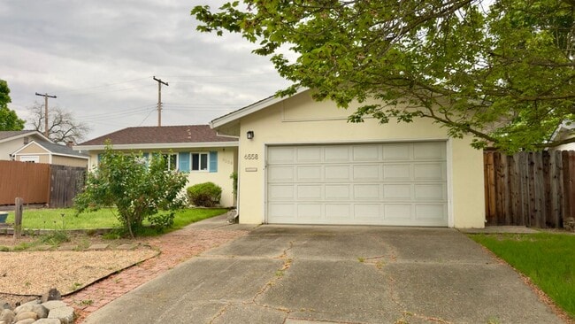 Building Photo - 3 bedroom | 2 bath | Single family home in Citrus Heights