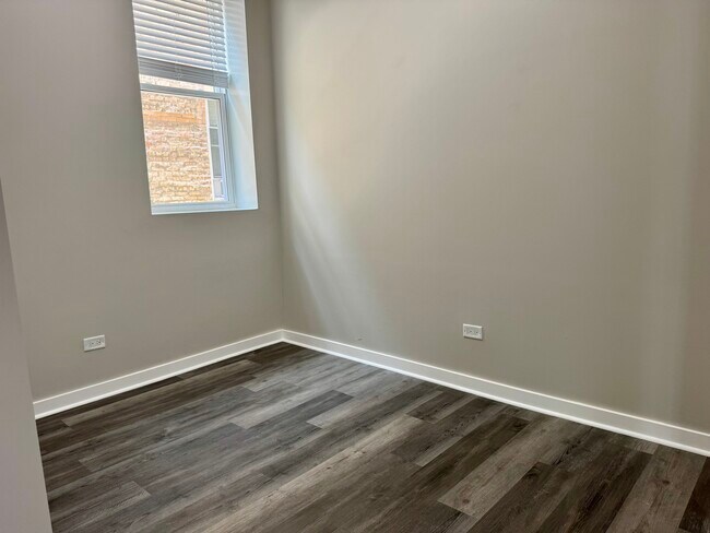 Building Photo - 3712 W Belmont Ave