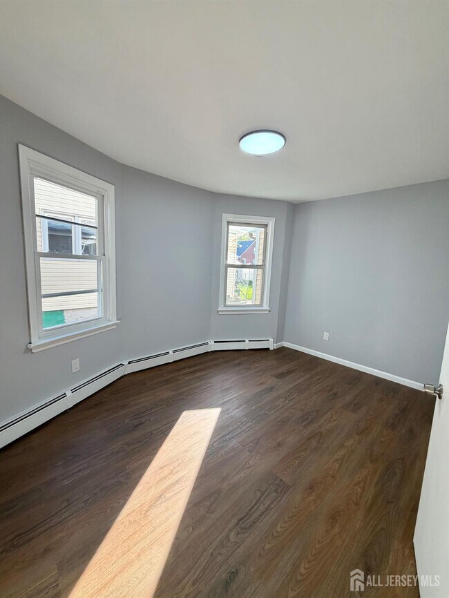 Building Photo - 141 Emerson St