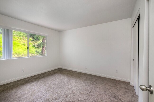 Building Photo - VIA261