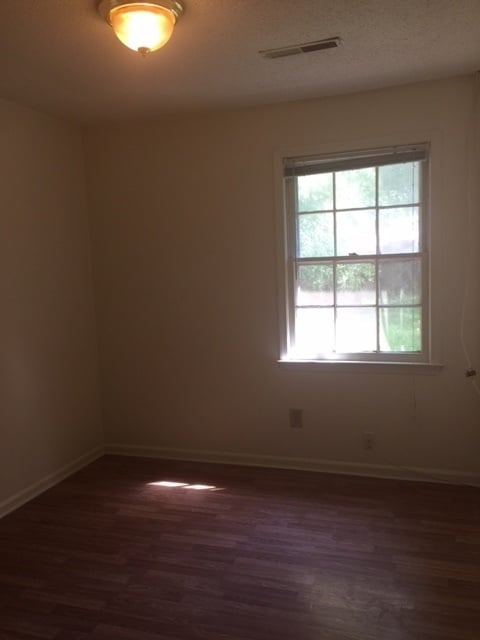 Building Photo - Adorable Three Bedroom Home