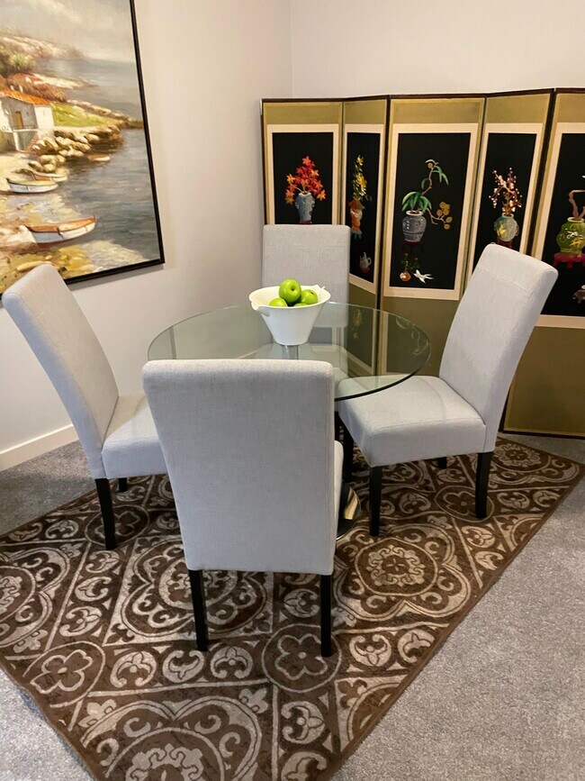 Dining - 12303 Harbour Pointe Blvd