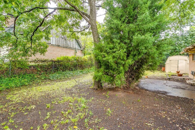 Building Photo - Ready for New Tenants- Large 3 bed, 2 bath...