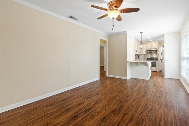 Building Photo - 1686 Pine Grove Ave