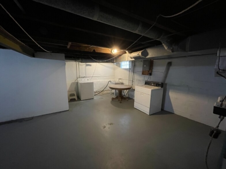 Building Photo - 66 Birch Rd