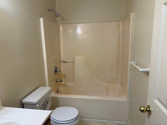 Building Photo - 200 McDaniel Ave