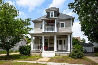 Building Photo - 220 E Randall Ave