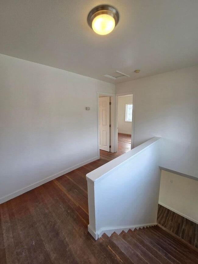 Building Photo - 3 Bed, 1.5 Bath Home in Tacoma! **MOVE IN SPECIAL** $500 OFF First Month Rent!!