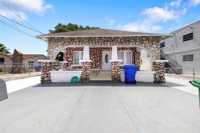 Primary Photo - 1922 NW 4th St