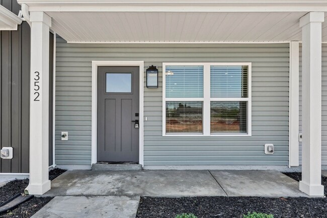 Building Photo - 356 Front Rdg Cir