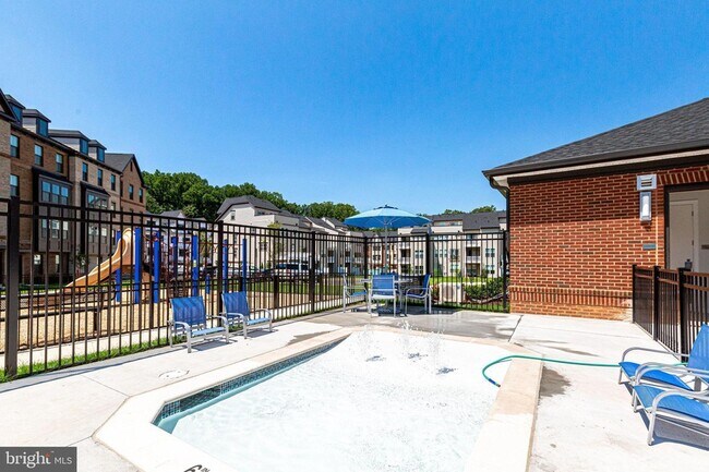 Building Photo - 3925 Fair Ridge Dr