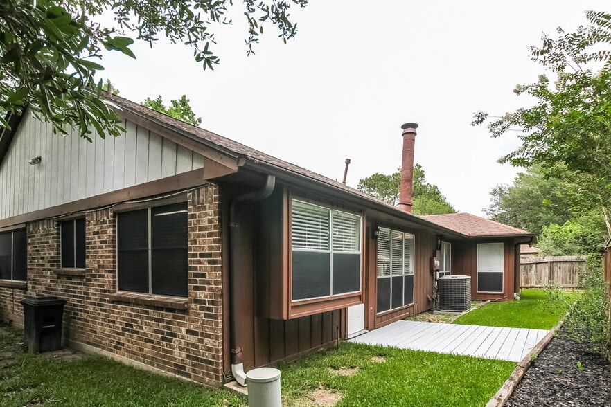 Building Photo - 9215 Grandview Park Dr