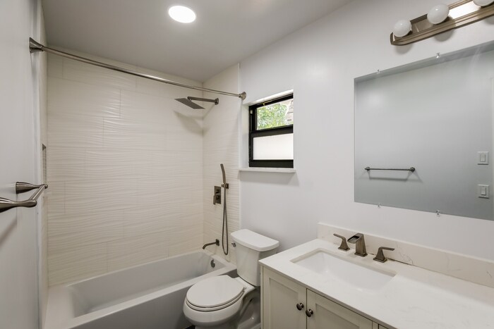Building Photo - 264 NW 79th Ave