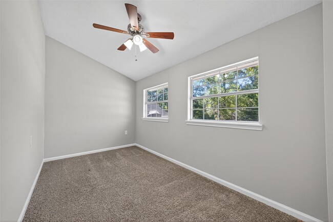 Building Photo - 1305 St Lawrence River Rd