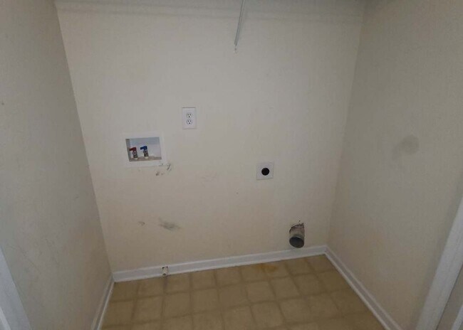Building Photo - 2103 Grove Way