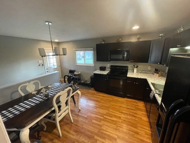 Building Photo - 784 Rojean Dr