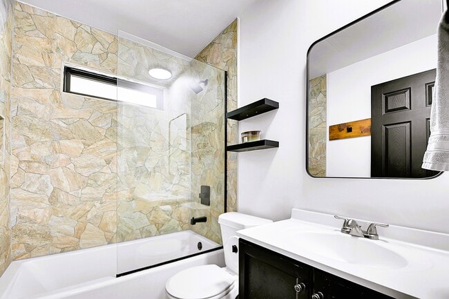 Building Photo - 1244 Hyland Dr