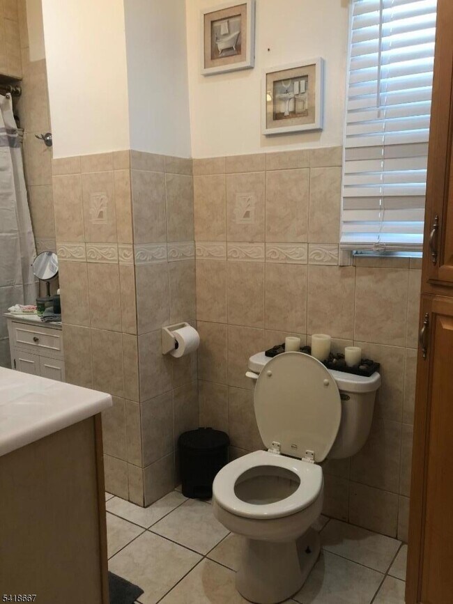 Building Photo - 334 Sherman St