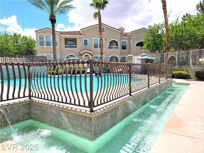 Building Photo - POPULAR FLOORPLAN IN A DESIREABLE GATED CO...