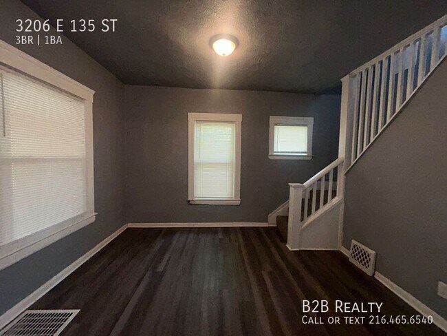 Building Photo - 3206 E 135th St
