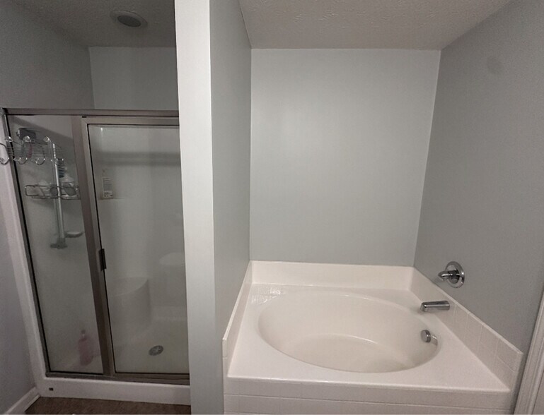 Building Photo - 9704 Pebble Ct