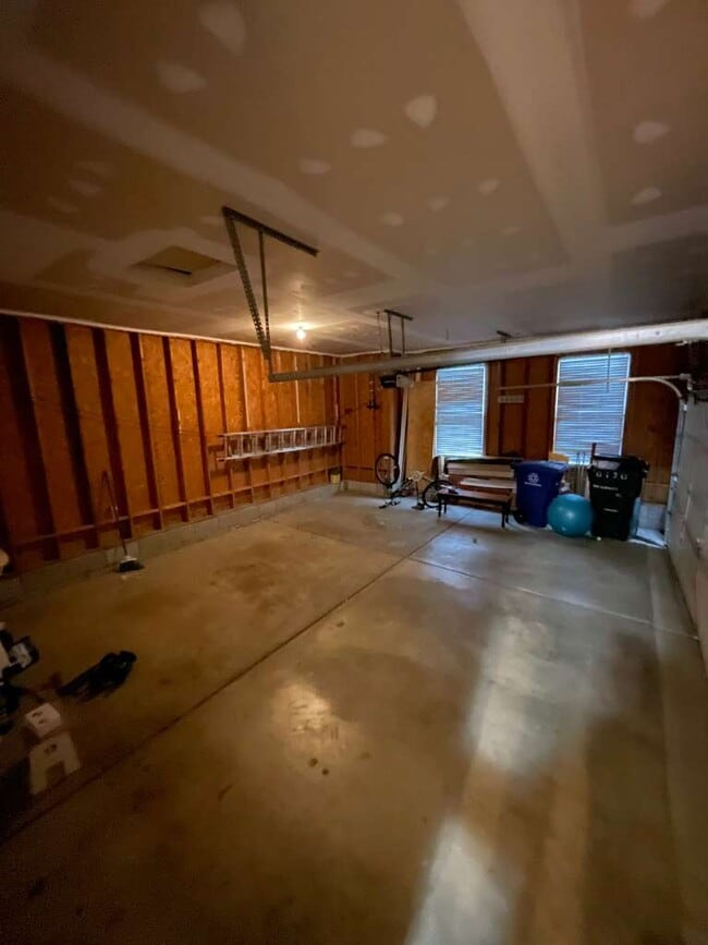 Building Photo - 6170 Ravenhill Rd