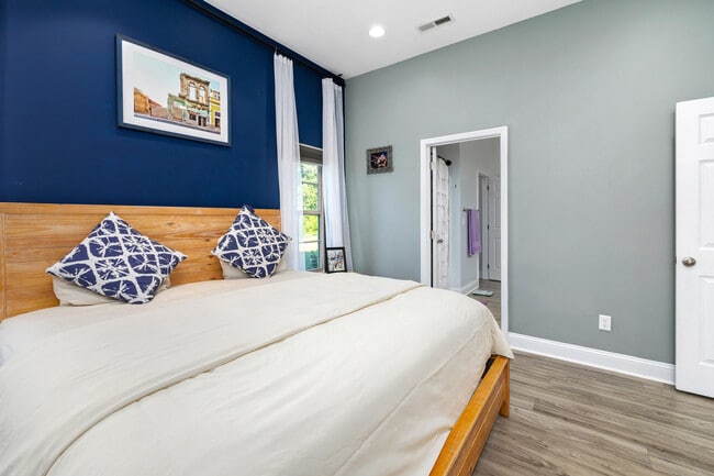 Building Photo - 930 Loring Mill Rd