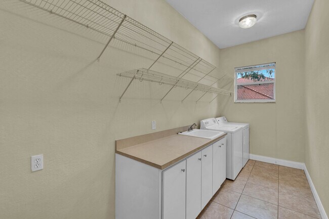 Laundry Room. - 832 Ashton Oaks Cir
