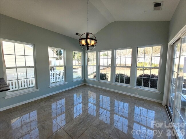 Building Photo - 2728 Sunberry Ln NW