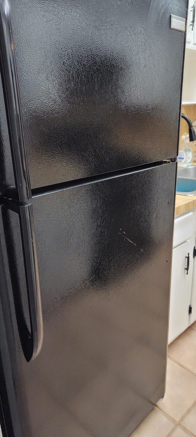 Refrigerator - 14515 Wunderlich Dr