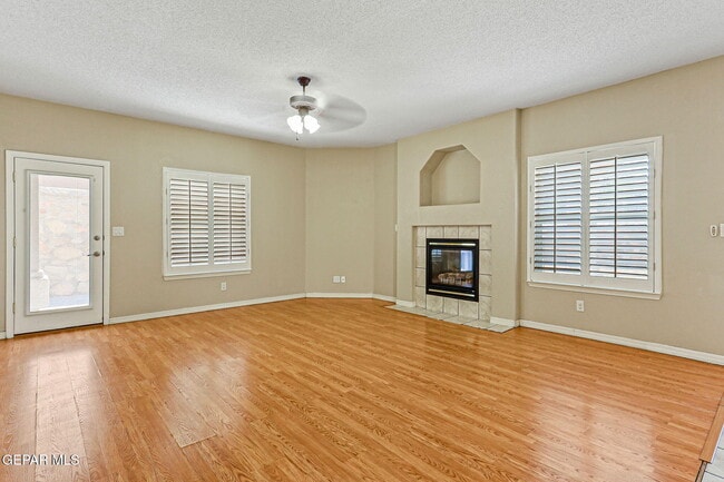 Building Photo - 951 Via Descanso Dr