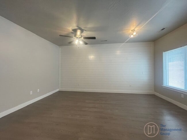 Building Photo - Cedar City Charm!