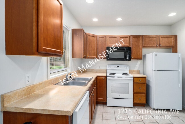 Building Photo - 1215 California Ave