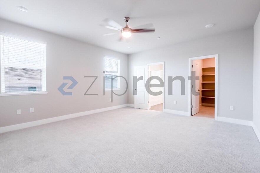 Building Photo - 905 Mirage Ln