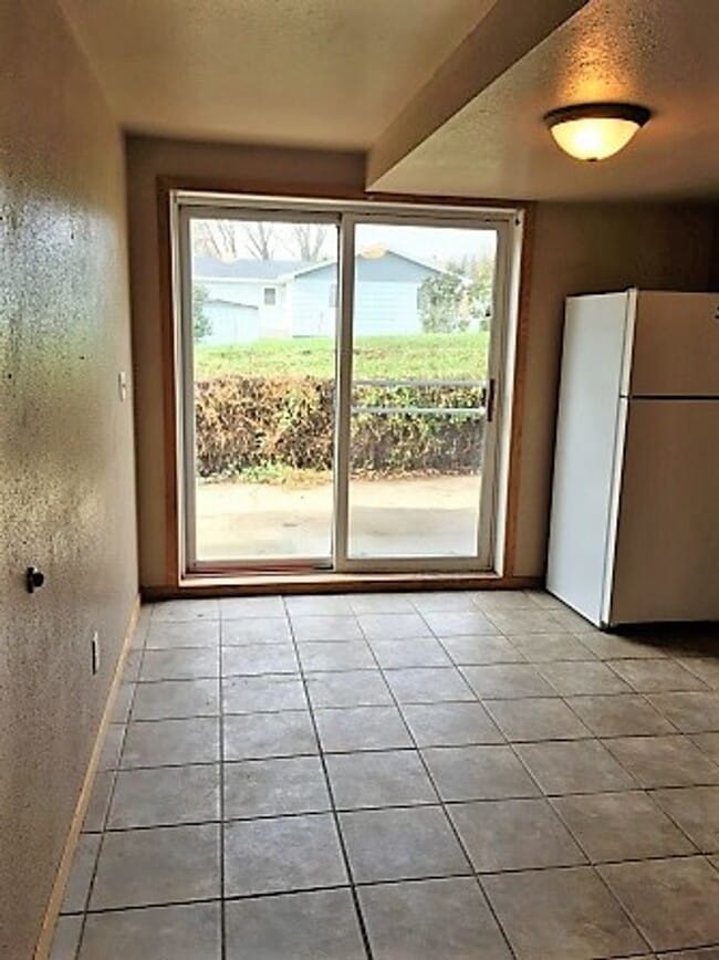 Building Photo - 920 18th Ave SW