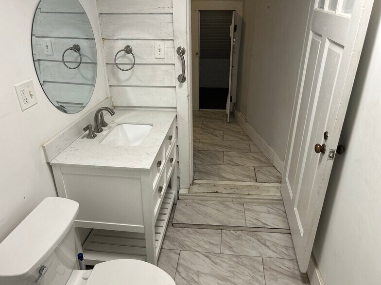 Building Photo - 332 Screven St