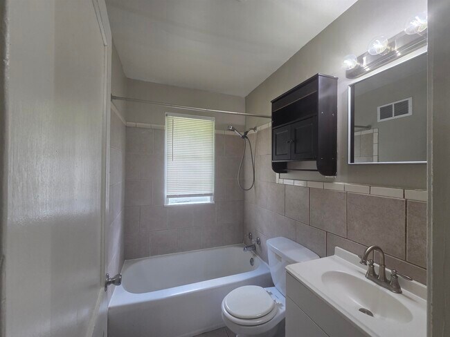 Building Photo - 4062 Shirley Dr