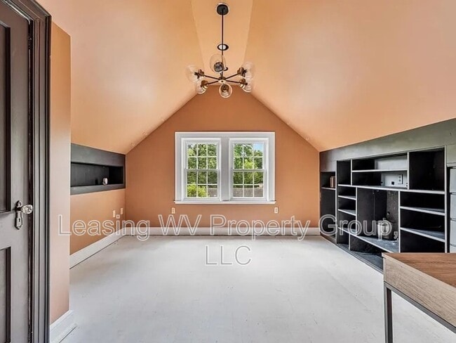 Building Photo - 887 Poplar Rd