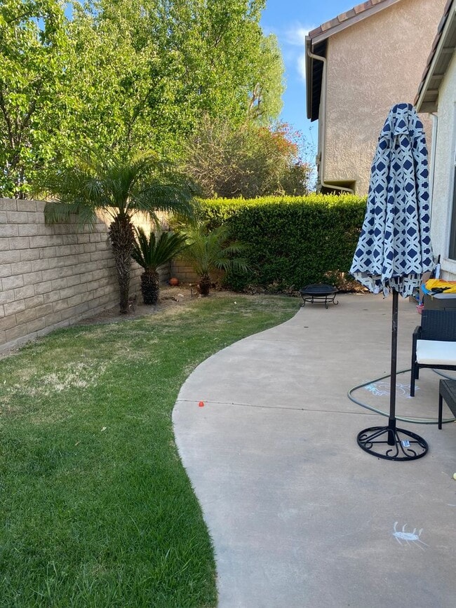 Building Photo - Remodeled 3 bed, 3 bath home on East end of Simi Valley