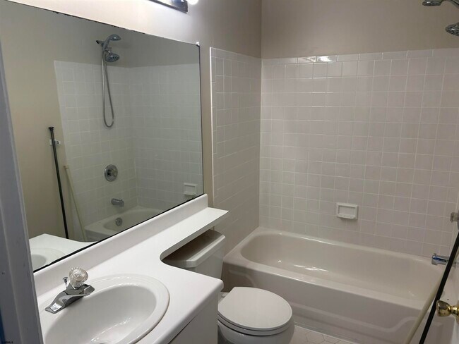 Building Photo - 57 Lighthouse Ct