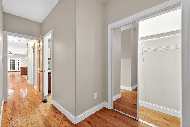 Building Photo - 213 Claremont Ave